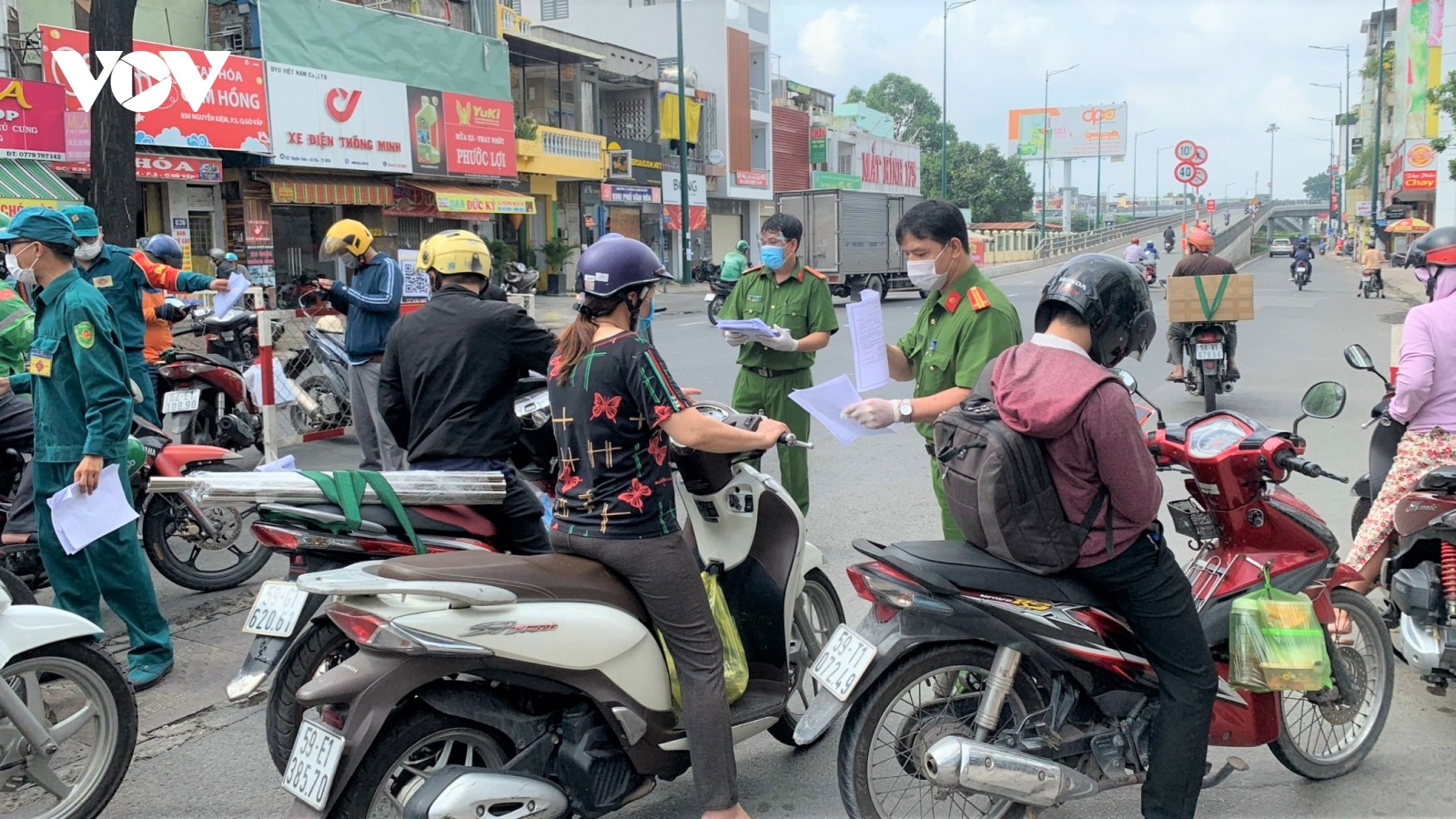 Một năm sau giãn cách vì COVID-19: TP.HCM thực sự hồi sinh